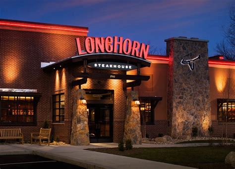 LongHorn Steakhouse in Jacksonville Regency offers a variety of delicious dishes, from steaks and ribs to salads and sandwiches. Enjoy a satisfying lunch with their special plates, or treat yourself to a dinner with their signature cuts and sauces. Reserve your table online or order ahead for takeout or delivery. 
